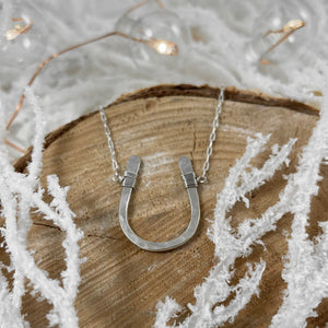 Textured Small Horseshoe Necklace